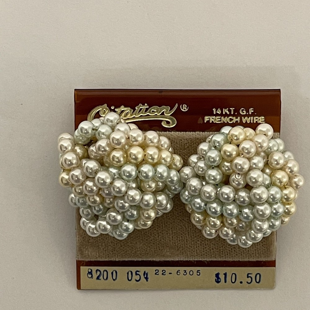 Vintage 1980s Pierced Pearl Earrings 1″ Dome – Very Light Pastel colored pearls