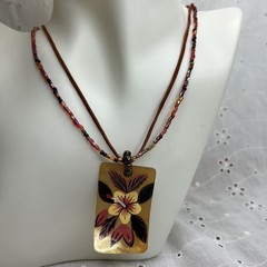 Vintage Hand Painted Hibiscus Mother of Pearl Beaded Necklace
