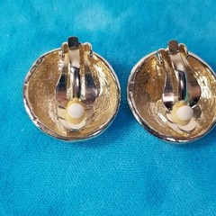 Vtg Green Pink Swirl Gold Tone Clip On Done Round Circle Earrings