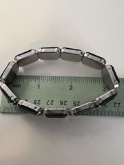 Costume Jewelry Stretch Bracelet 6” Black Acrylic Silver Metal Very Light B#13