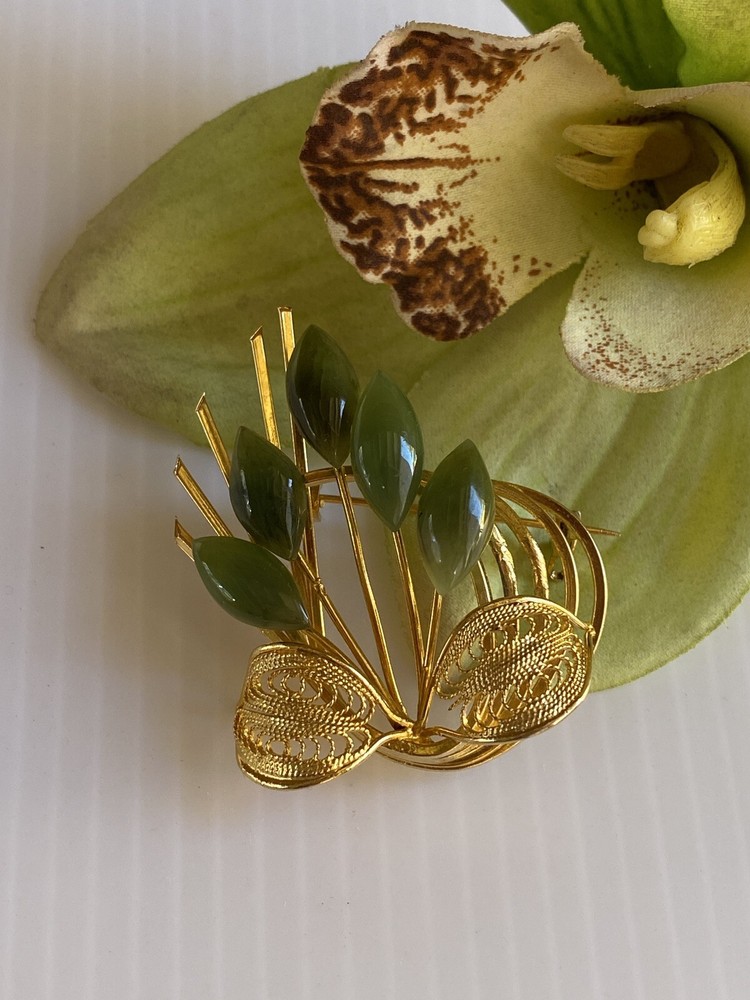 VINTAGE Jade Filigree Brooch Pin Gold Tone Bouquet China Gem Corporation Taiwan