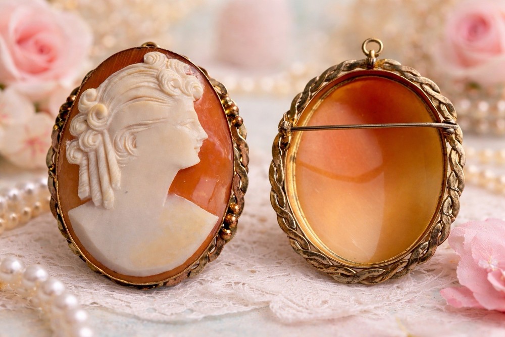 Beautiful, Large Vintage Cameo Brooch pendent Gold Filled 1920-1960