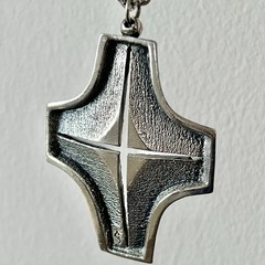VTG Signed GUY VIDAL Modernist Brutalist Plated Pewter Cross Pendant/Necklace