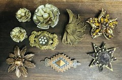 Vtg Mixed Metals Stones 7 Brooches & Pins Lot – Set Of Earrings 9 Piece Lot