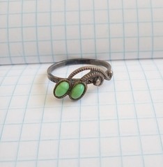 Vintage Ring Green stones Cupronickel Beautiful Women’s Jewelry size 8