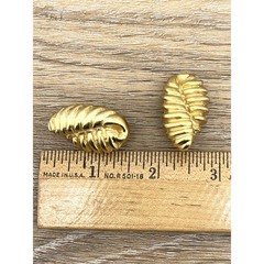 Women ‘s Gold Tone Sea Shell Shape Clip-on Earrings Gift For Her Jewelry