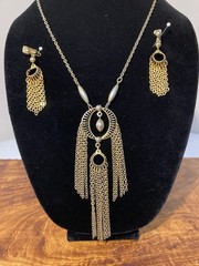 Vintage Gold Tone Fringe Tassel 21 in Necklace & Matching Earrings