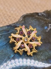 Antique Gilt Metal Dark Pink Rhinestone Pinwheel Ribbon Brooch 1″