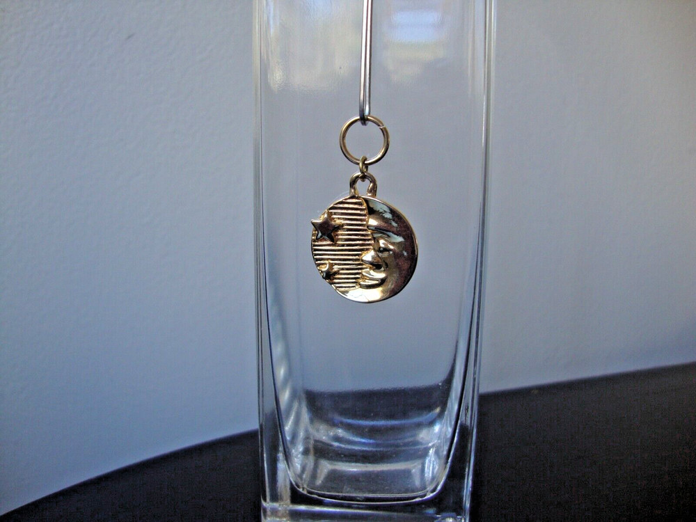 VINTAGE 1980s STARS & SLEEPY MR CRESCENT MOON GOLD TONE PENDANT MADE IN USA