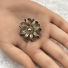Vintage Filigree Flower Brooch 10 Grams 1.25″