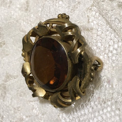 Vintage Brooch Gold Tone C Clasp Art Deco Metal Golden-brown Cab