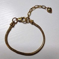 Vintage Gold Toned Snake Chain Bracelet Heart Charm Adjustable 6 to 8 Inches