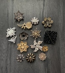 15 Vintage and Retro Floral Rhinestone Mixed Metals Brooch Pin Jewelry Lot of 15