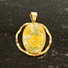 Vintage Flower Pendant Domed Cabochon Gold Tone Mid Century yellow floral art