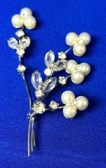 Floral Spray Silver-tone Stems Clear Rhinestones & Faux Pearl Flower Tips Brooch