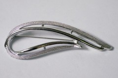Elegant 1960s Vintage Sarah Coventry Textured Silver Tone Brooch