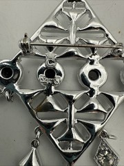 1973 SARAH COVENTRY Operetta Rhinestone Silver-Tone Diamond Brooch & Earrings