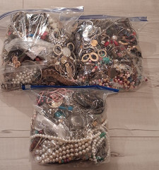 20 lbs -5 oz Vintage To Now CRAFT, REPAIR ,TANGLED Junk Jewelry Lot (JK005)