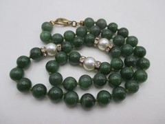 VTG Hand Knotted Jade & Faux Pearl Beaded Necklace 18″