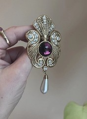 Signed Jeff Lieb Gold Tone Purple Rhinestone Pin Brooch Faux Pearl Stunning H2-6