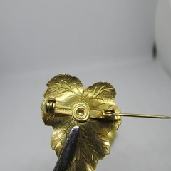 Vtg Sarah Coventry Leaves & Pearl Brooch Earring 4 Brooches 1 set clip earrings