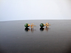 VINTAGE CLASSIC CHINESE 6MM GREEN JADE BALL YELLOW GOLD FILLED STUD EARRINGS