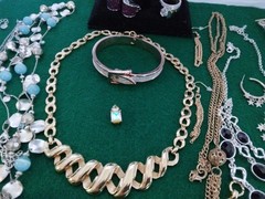 Vintage To Now Jewelry Lot 25+ Gold Tone Silver Tone Glass Acrylic Mixed Media