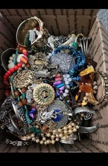 1 Pound Jewelry Costume Vintage Mix LBS necklaces bracelets pins rings etc lbs