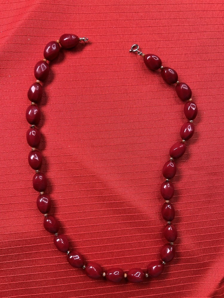 VTG Necklace L:20″ (50 cm) W:0.5″ (12mm) Red Wine Oval Plastic Spring Ring Clasp