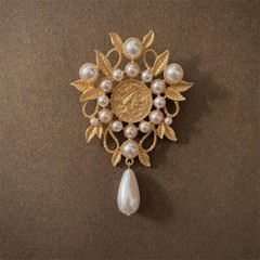 Exquistie Women Vintage Pearl Brooches Pins Enamel Elegant Corsage Temperament