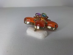AMBER CABOCHON PASTEL RINESTONE BROOCH GLOWS UNDER BLACKLIGHT