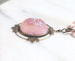 SALE! VINTAGE EGYPTIAN IRID PINK SCARAB PENDANT SCARAB BEAD GLASS NECKLACE SET