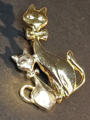 Vintage Brooch Gold Silver Tone Cat Kitten Siamese Mother Baby Pin Feline Love