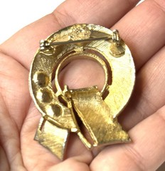 11.423 Vintage Brooch, Gold Tone, Broken Metal, Pearls