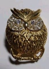 Owl Brooch – Gold Tone Rhinestone Eyes – Vintage
