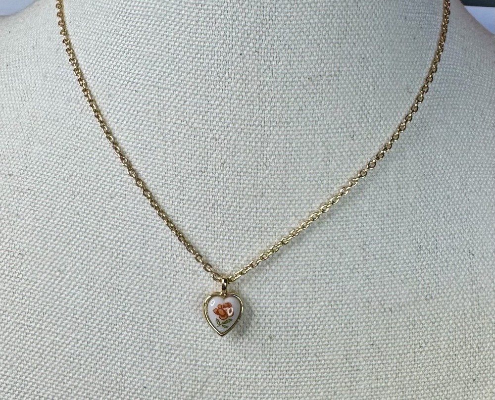 Vintage 1981 Avon Pretty Heart Pendant Necklace NOS Original Box Floral