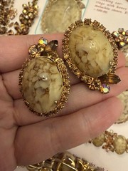 Verified Juliana D&E Book piece art glass full pature neck earring brooch brac
