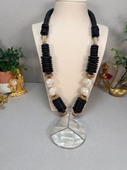 Vintage Stunning Mother Of Pearl Teardrop Pendant Necklace Black Bead Statement