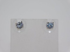 A766-VINTAGE PIERCED EARRINGS~SILVER TONE/SOLITAIRE STONE~STUD~1/4″~CLASSIC