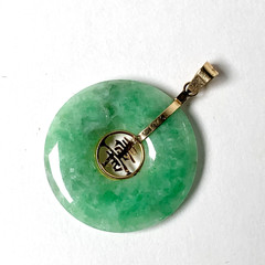 14K /585 Gold Green Jade Disc Pendant Chinese Shou Longevity Bezel Set Vintage