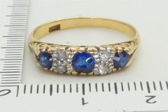 PRETTY ANTIQUE ENGLISH 18K GOLD DIAMOND & NATURAL SAPPHIRE 7 STONE RING c1900