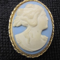 Vintage Cameo Pendant Lady On Blue Background Resin Gold Tone Frame
