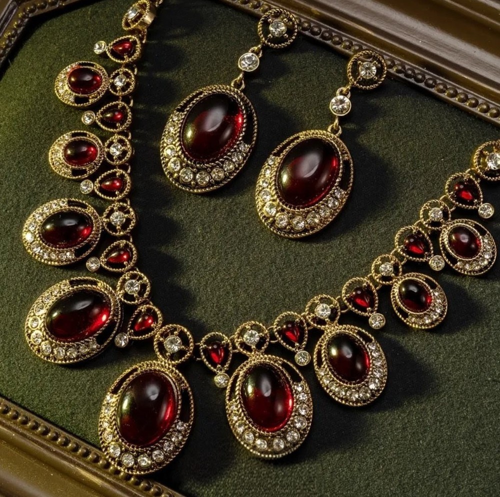 Exquisite Vintage Gemstone Royal Designs Necklace and Earrings Set