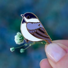 Chickadee Bird Enamel Pin – Gold Plated Nature Jewelry – Wildlife Brooch