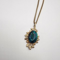 Vintage Gold Tone Necklace Green Faux Emerald Halo Pendant 18″ Chain Simulated