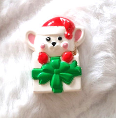 Vintage 1981 AVON White Christmas Mouse in Gift Box Resin Collectible Brooch Pin