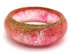 Gold Glitter Red Streaks Clear Lucite Bangle Bracelet