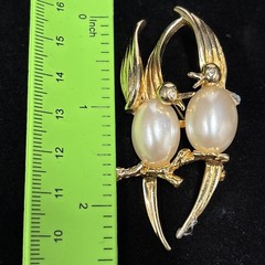 Vintage Pair of Birds Gold Pearl Rhinestone Brooch Pin 2.5” Faux Pearl