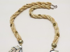 Vintage Mother of Pearl Inlay Leaf Necklace Hand Crafted Heishi Beads D2518