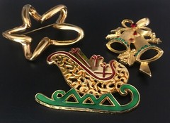 Vintage Christmas Pin Lot Gold Tone Large Star Sleigh Sled Bells